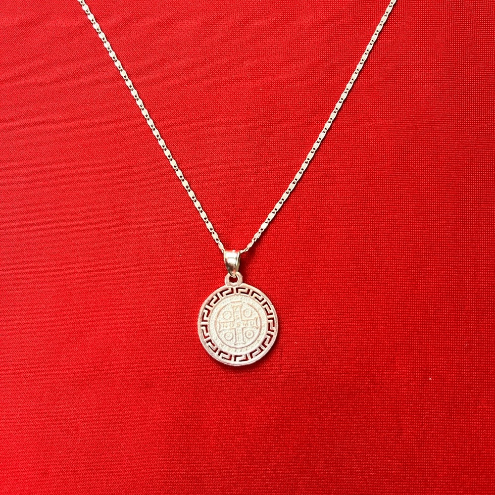925 Sterling Silver St Benedict Catholic Medal and chain necklace - Picture 4 of 15